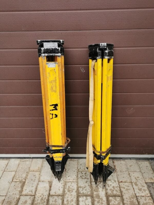 Stovai, kojos nivelyro, teodolito tarybinių laikų. Kaina po 63