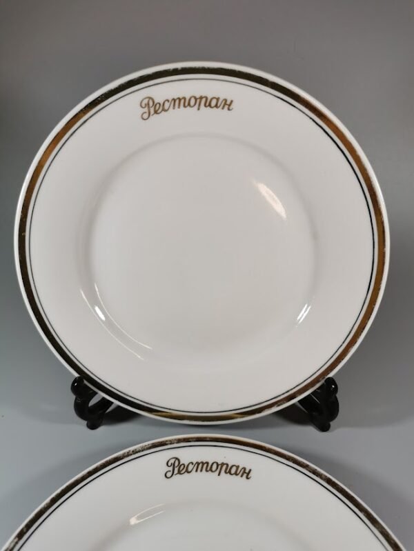 Lėkštės Restoran. Kaina po 8