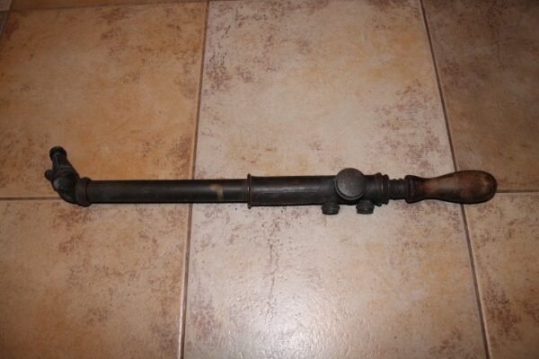 Purkštuvas antikvarinis. Kaina 38