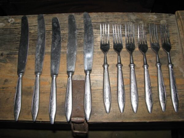 TSRS laiku stalo irankiai. Kaina 8 Eur.