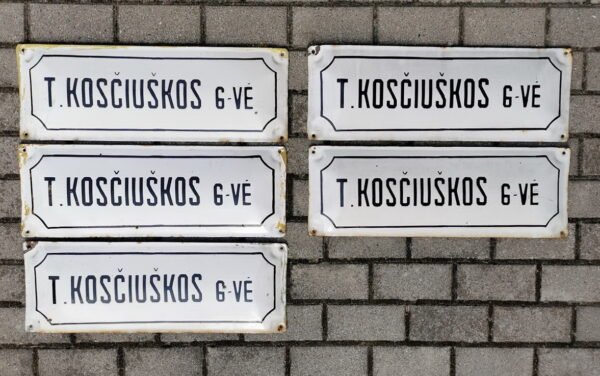 Iškabos, lentelės emaliuotos, sunkios - gatvės pavadinimai tarybinių laikų T. KOSČIUŠKOS G-VĖ. Kaina 27
