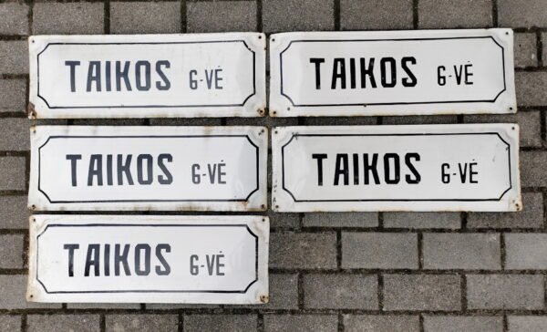 Iškabos, lentelės emaliuotos, sunkios - gatvės pavadinimai tarybinių laikų TAIKOS G-VĖ. 5 vnt. Kaina po 27