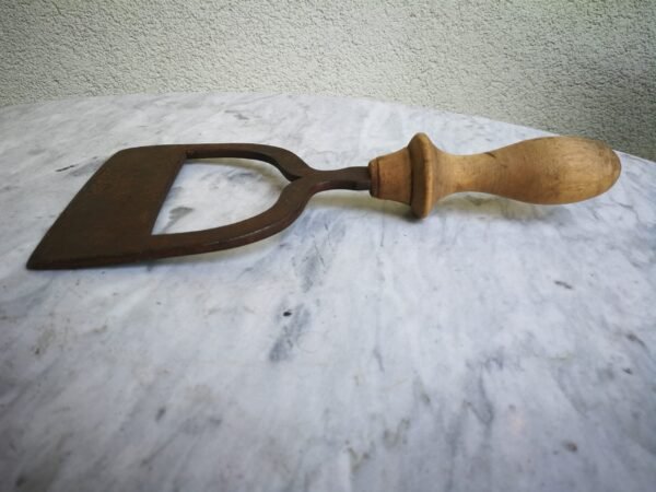 Kapoklė antikvarinė. Kaina 28