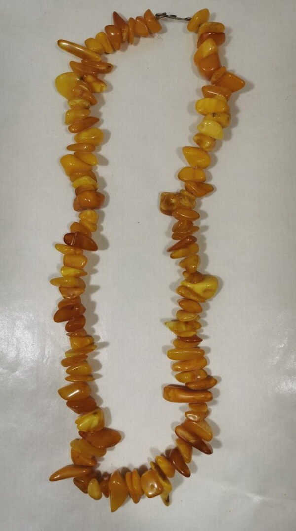 Gintariniai karoliai senoviniai. Svoris 28 gr. Kaina 17