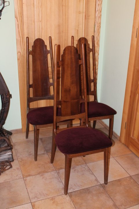 Kėdės Jugoslaviškos. LIKO 2 vnt. Kaina po 23 Eur.