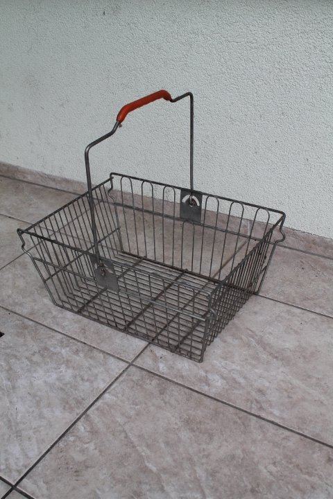 Krepšelis vintažinis. Kaina 12