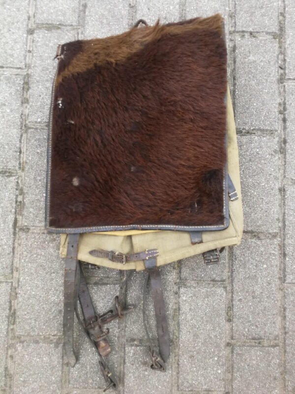 Vokiška II-o Pasaulinio karo laikų kariška 1940 m. kuprinė. Kaina 173