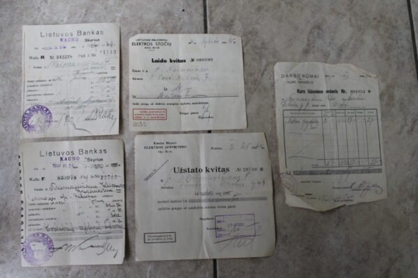 Prieskariniai lietuviski kvitai, saskaitos. 5 vnt. Kaina po 3,5 Eur.