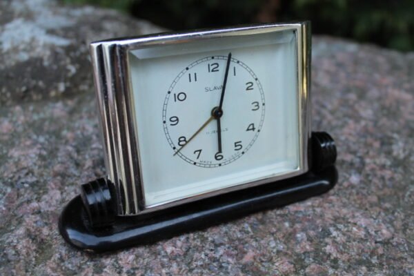 Laikrodis zadintuvas SLAVA. Kaina 28 Eur.