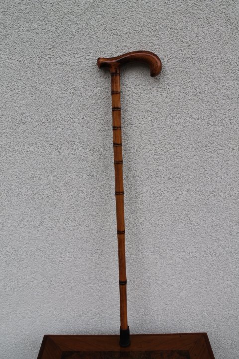 Lazda, lazdelė. Kaina 21 Eur.