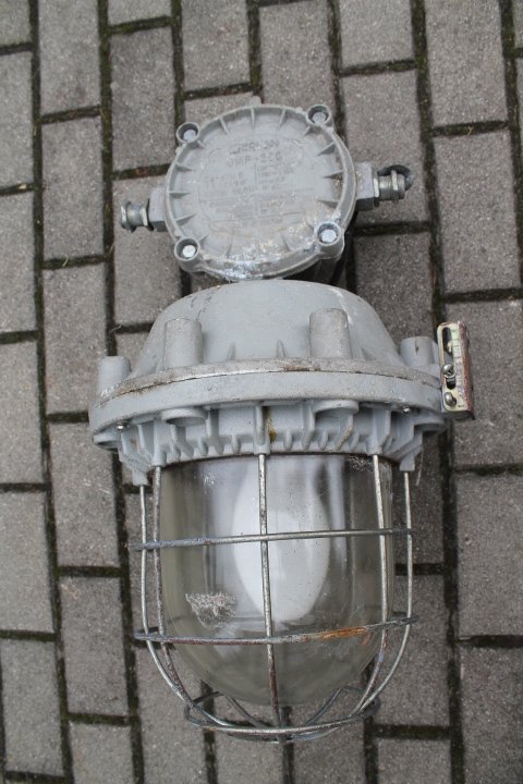 Pramoninio dizaino, industrinis sviestuvas, lempa su grotelemis. Kaina 52