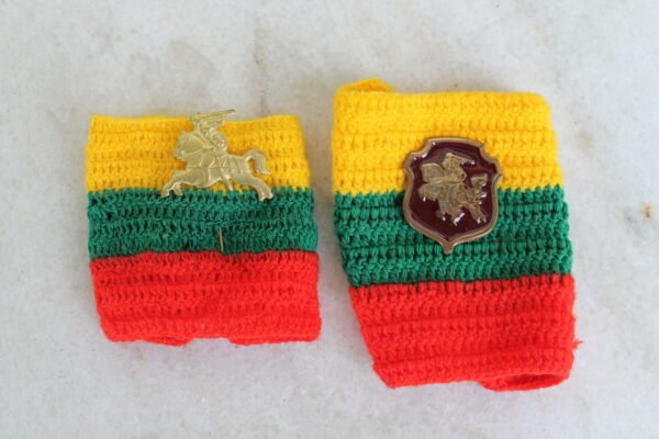 Ranku darbo lietuviska atributika. Kaina 13 uz abu.