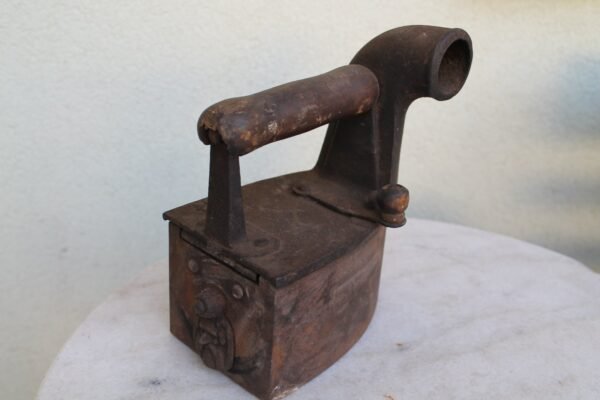 Prosas, lygintuvas su kamineliu. Kaina 23 Eur.