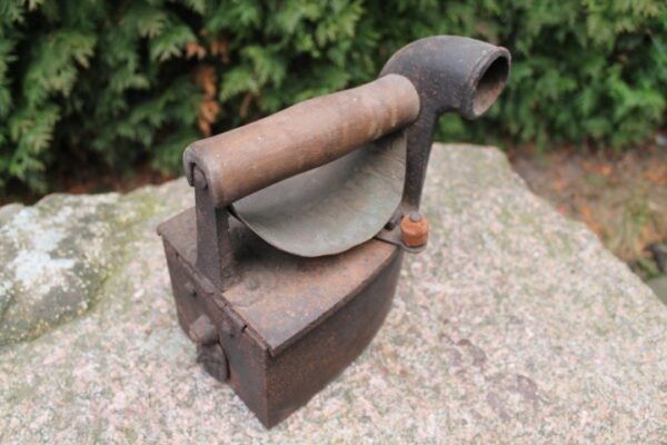 Prosas, lygintuvas su kamineliu. Kaina 23 Eur.