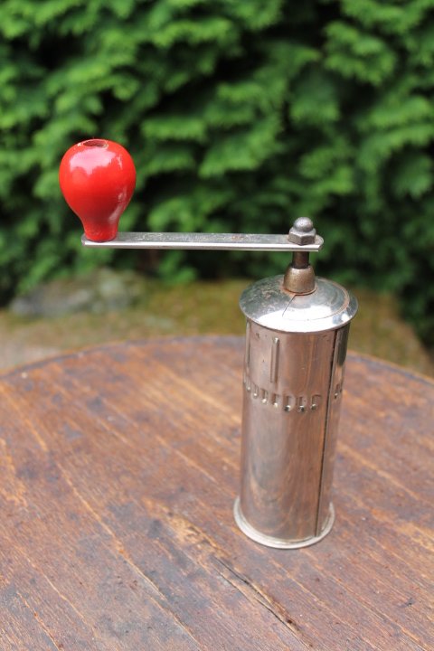 Nikeliuotas malunelis. Kaina 22