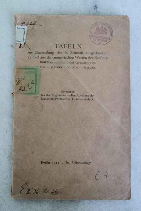 Matavimo lenteliu knyga. Kaina 8 Eur.