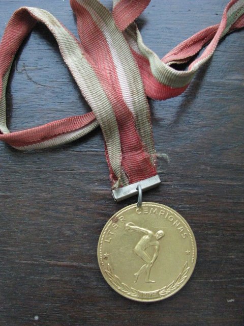 LTSR sporto medalis. Kaina 6 Eur.