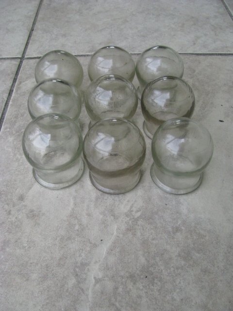 Taurės medicininės, storo stiklo, tarybinių laikų. Yra apie 80 vnt. Kaina po 3 eurus