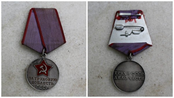 Medalis Uz garbinga darba. Sidabrinis. Kaina 42