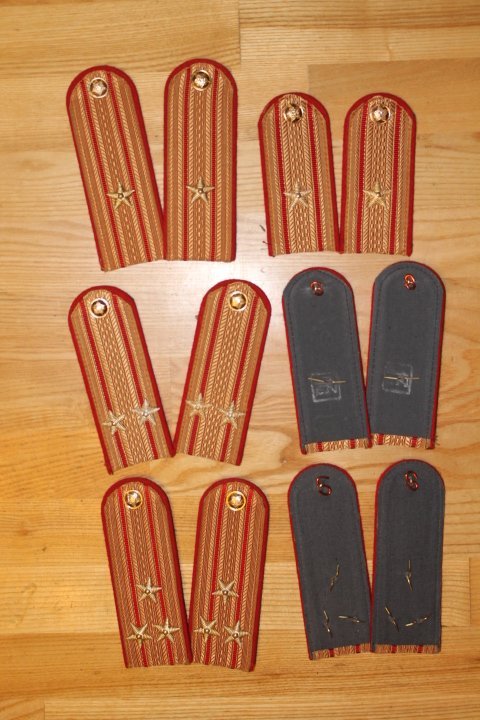 Antpečiai, antsiuvai sovietinės, tarybinės milicijos. LIKO VIENI. Kaina 13