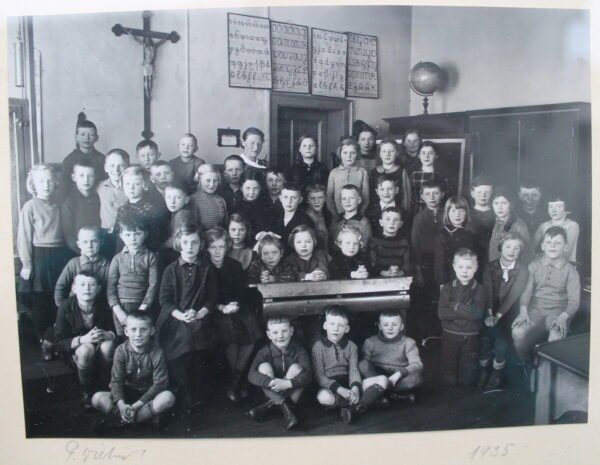 Mokiniai, 1935 m. Vokietija. Kaina 8