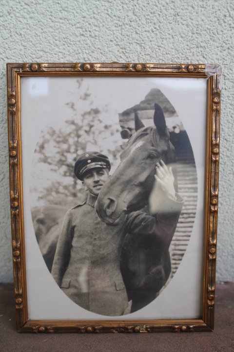 Nuotrauka Kareivis su zirgu. Kaina 14 Eur.