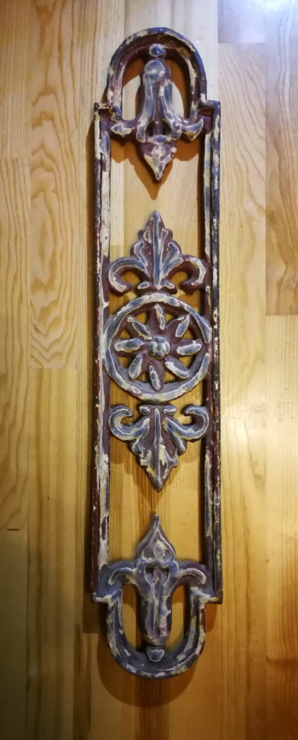 Papuošimas, antikvarinė interjero/eksterjero detalė. Ketus (špižinė), sunki. Kaina 127