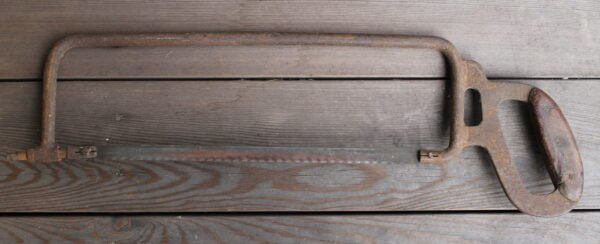 Pjūklas antikvarinis. Kaina 16