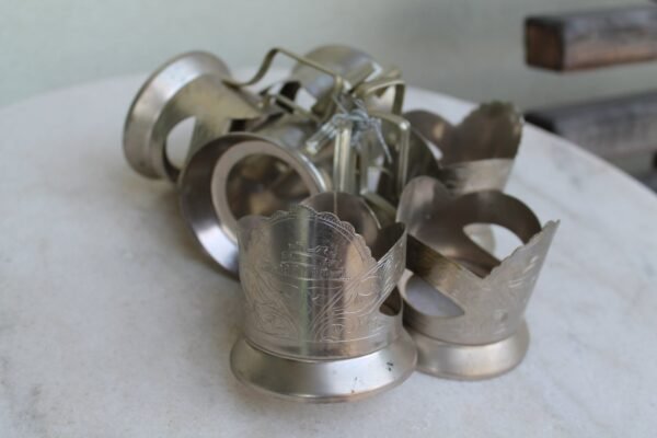 Skardiniai stikliniu laikikliai. 4 vnt. Kaina po 8 Eur.