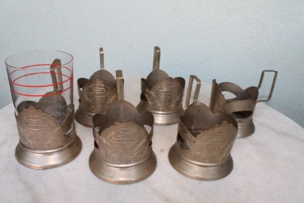 Stikliniu laikikliai. Kaina po 6 Eur.