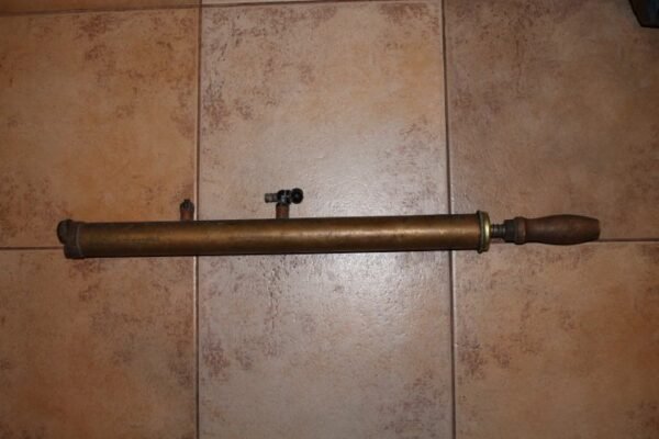 Purkštuvas antikvarinis. Kaina 26