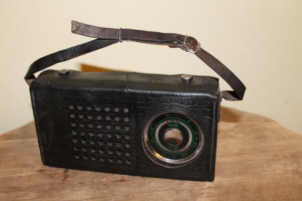 Radija nešiojama SELGA sovietinė, tarybinių laikų. 1970 m. Netikrinta. Kaina 18