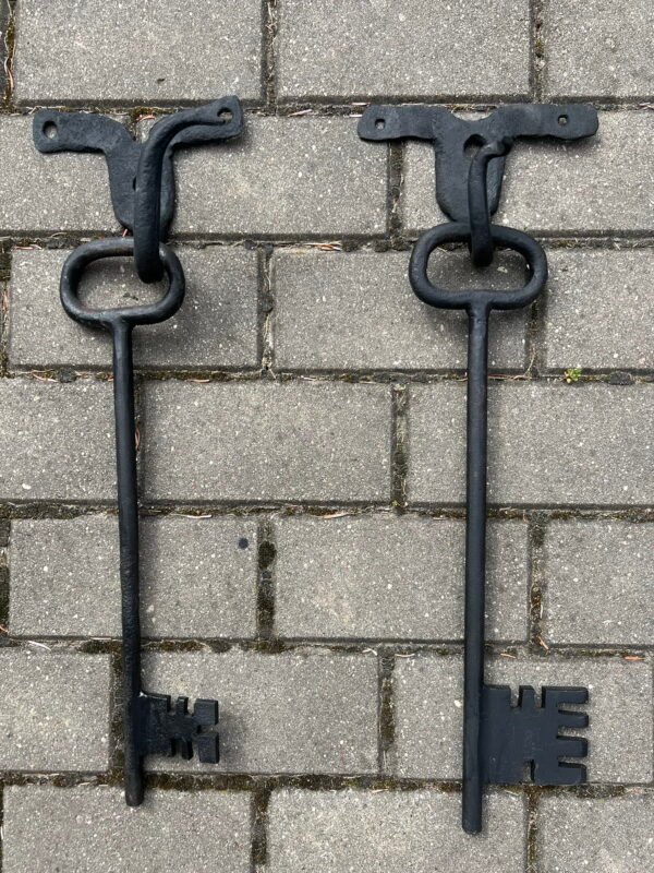 Raktas didžiulis kaltinis su pakabinimu. 2 vnt. Kaina po 58