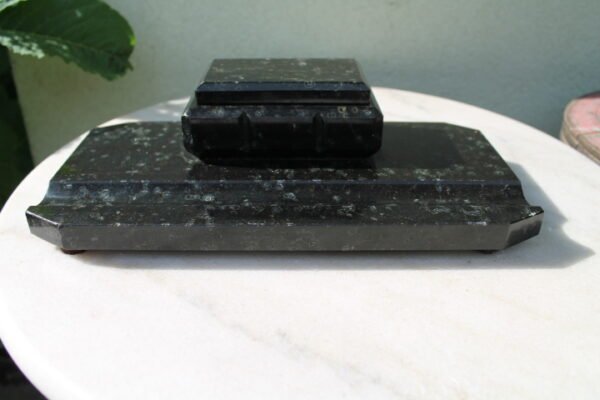 Ofito akmens rasaline. Kaina 92 Eur.