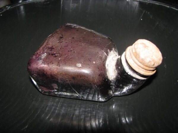 Antikvarinis rasalo buteliukas. Kaina 16 Eur.