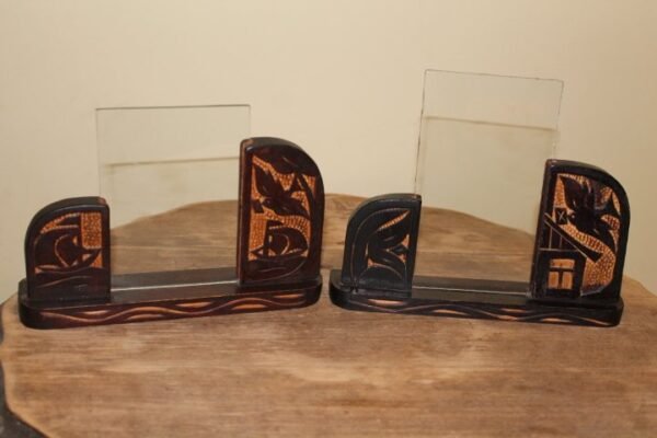 Rėmeliai mediniai, lietuviški, drožinėti, senoviški. Kaina po 16