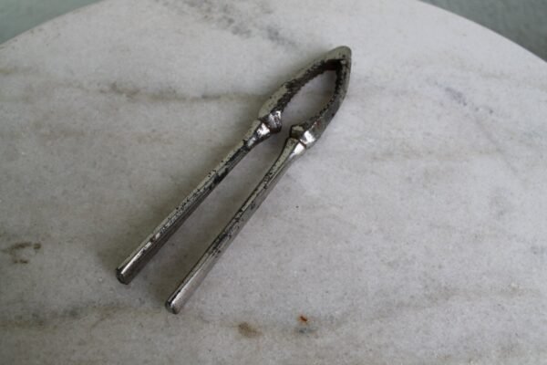 Gliaudykle vintazine riesutu, omaru. Kaina 13 Eur.