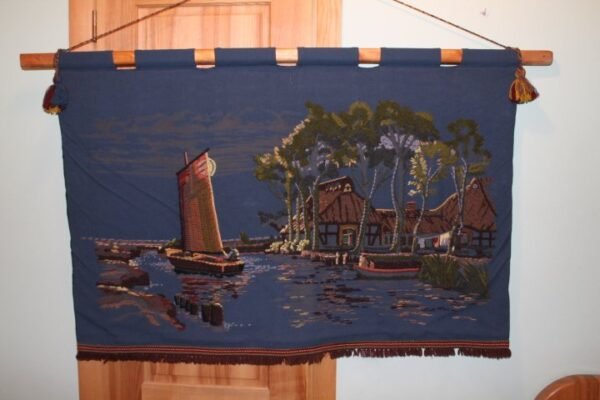 Paveikslas, širma siuvinėtas, antikvarinis. Kaina 63