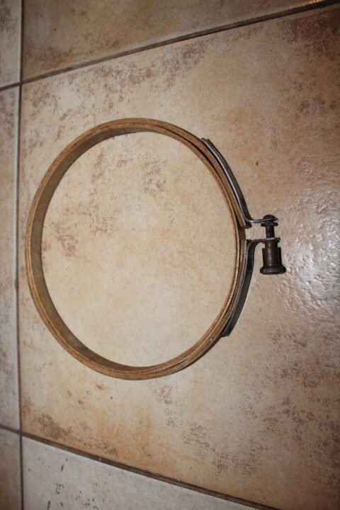 Siuvinejimo lankelis. Kaina 13 Eur.