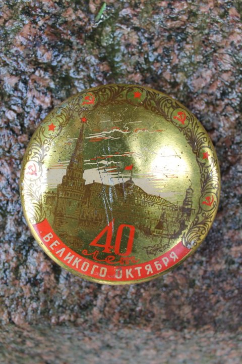 Tarybine skardine dezute. Kaina 16 Eur.