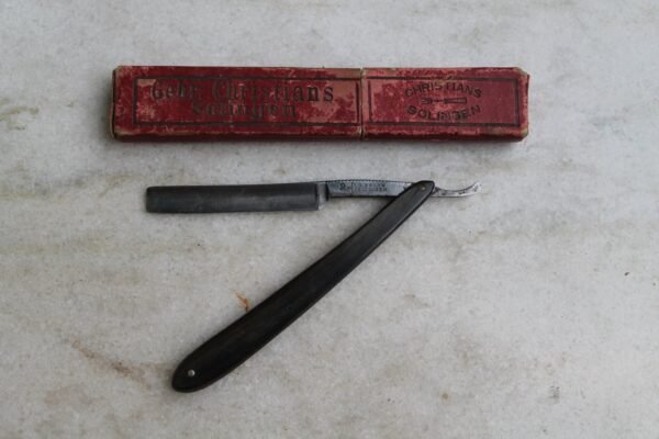 Antikvarinis vokiskas skustuvas. Kaina 23 Eur.