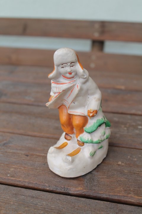 Statulėlė Slidininkas. Gipsas, tarybinių laikų. Kaina 23