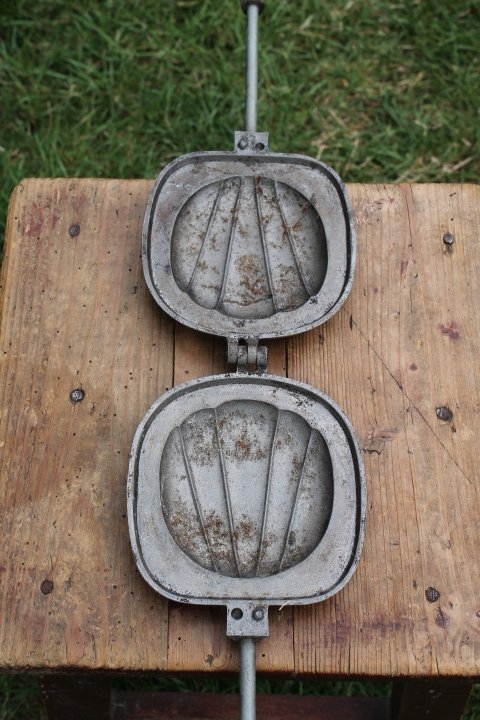 Formine keptuve. Kaina 18 Eur.