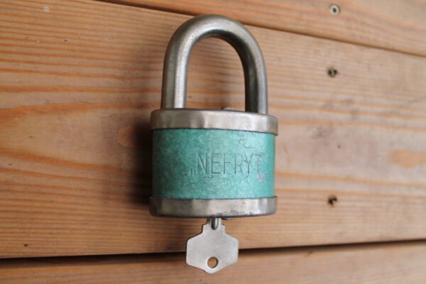 Senovine spyna Nefryt. Kaina 23