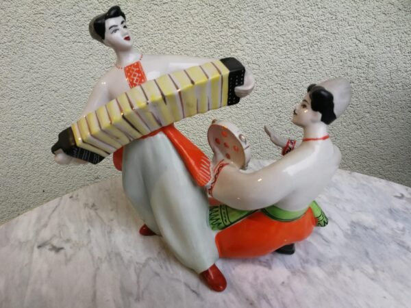 Porcelianine statulele Muzikantai. Kaina 62