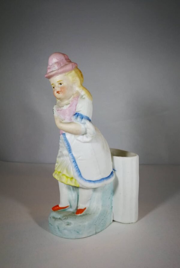 Statulėlė biskvito, mergaitė. Antikvarinė. Kaina 18