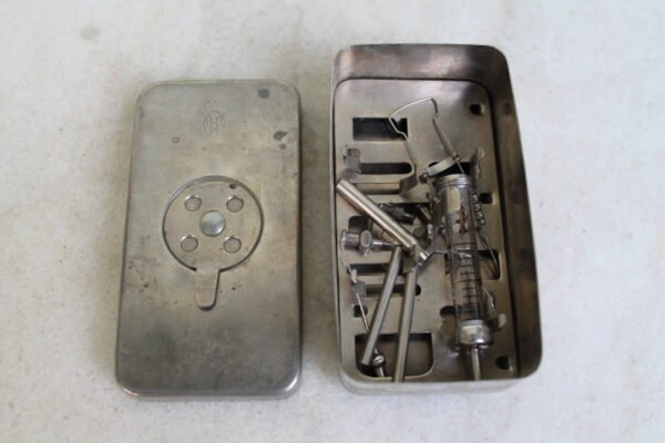 Sterilizatorius medicininis antikvarinis. Kaina uz viska 15 Eur.