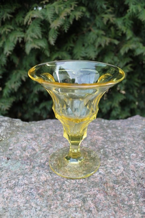 Vazelė, indas tarpukario Bohemia. Kaina 32