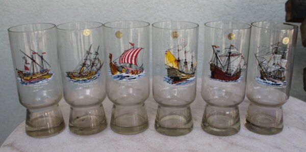 Stiklinės, taurės vintažinės su laivais. 6 vnt. Kaina 26 uz visas.