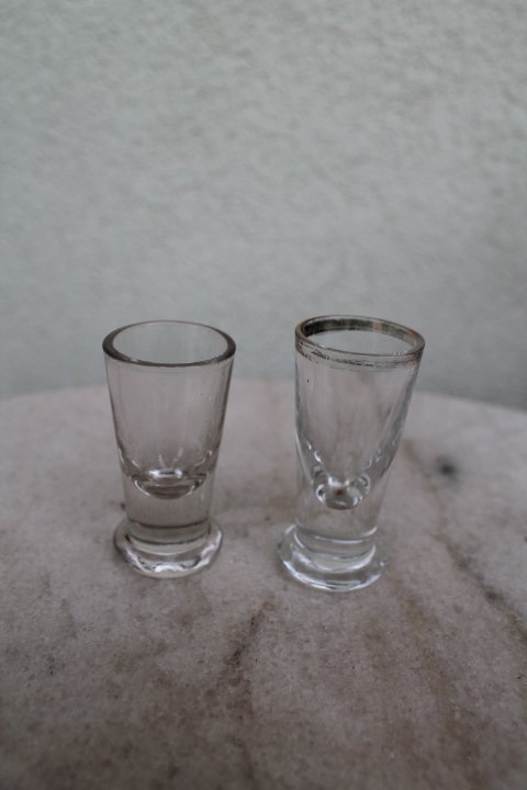 Senoviniai stikliukai. Kaina 3 ir 2 Eur. Kaina 3 ir 2 Eur.